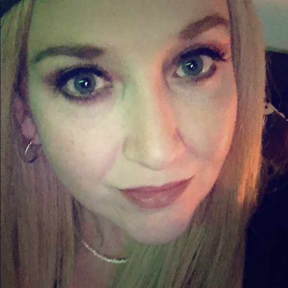 Meet your Posher, Christina - Picture 1 of 1